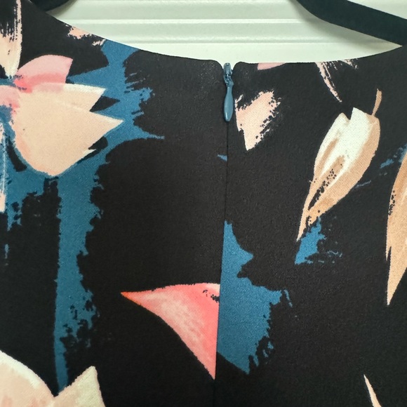 Vince Camuto Abstract Floral Short Sleeve Scuba Dress - Picture 5 of 5